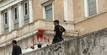 Ελεύθερος με εγγύηση 30.000 ευρώ το ιδρυτικό στέλεχος του Ρουβίκωνα