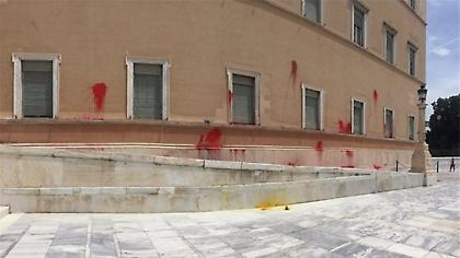 Απειλές Ρουβίκωνα μετά την επιβολή εγγύησης στον 36χρονο: «Θα σας βγάλουμε κάθε ευρώ από τη μύτη»