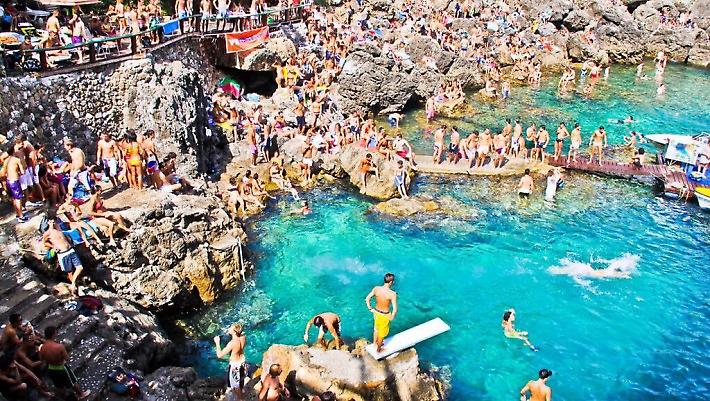 Η παραλία με τα 142 σκαλιά που οι ντόπιοι εύχονταν να μην ανακαλύψουν οι τουρίστες (pics)