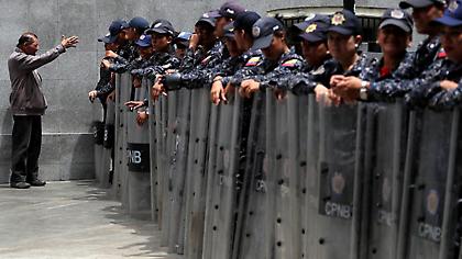 Βενεζουέλα: 23 κρατούμενοι νεκροί σε συγκρούσεις με αστυνομία