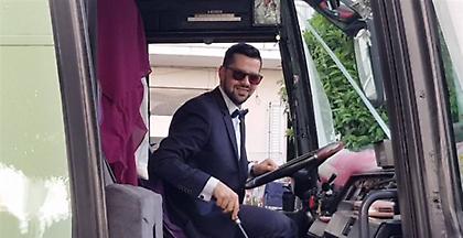 Λαμία: Ο γαμπρός πήγε στην εκκλησία με 14 λεωφορεία (VIDEO)