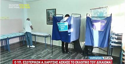 Εκλογές 2019: Πρώτος ψήφισε ο υπ. Εσωτερικών Αλέξης Χαρίτσης στην Καλαμάτα