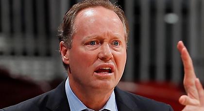 Μπαντενχόλζερ: «Δεν θα ήταν λύση να παίξει ο Γιάννης περισσότερο»