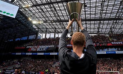 Αποθεώθηκαν και στο… χορτάρι Ιτούδης και παίκτες της ΤΣΣΚΑ (video)