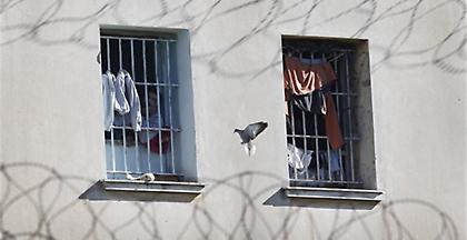 Εξέγερση σε εξέλιξη στον Κορυδαλλό - Πληροφορίες για ομηρία