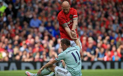 «Θερίζει» κόσμο και στα 47 του ο Σταμ (video)