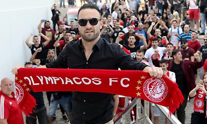 Στα γραφεία του Ολυμπιακού ο Βαλμπουενά (pics)