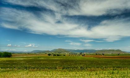 Λιακάδα αλλά και βροχές την Τρίτη