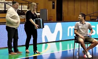 Συγκινητική στιγμή: Η έκπληξη στον MVP Λαπροβίτολα από τους γονείς του! (video)