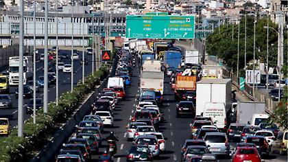 Κίνηση τώρα: Κυκλοφοριακό «κομφούζιο» στην Αθήνα - Πού εντοπίζονται προβλήματα
