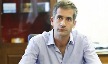 Αντιεξουσιαστές έξω από ταβέρνα όπου έτρωγε ο Κώστας Μπακογιάννης