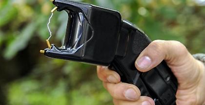 Συνελήφθη Ιάπωνας που χρησιμοποιούσε τέιζερ για να πειθαρχεί τα παιδιά του