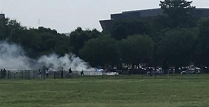 Άνδρας αυτοπυρπολήθηκε κοντά στον Λευκό Οίκο (video)