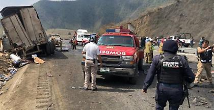 Αιματηρό τροχαίο με δεκάδες νεκρούς στο Μεξικό