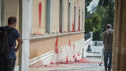 Στη δικογραφία για την επίθεση Ρουβίκωνα στη Βουλή ηγετικό μέλος της οργάνωσης-«Θα πάω φυλακή», λέει