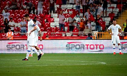 Εθνική... κάτω από τη βάση!