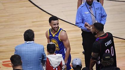 Ο Drake φορούσε φανέλα… Κάρι και έβρισε τον Γκριν (video)