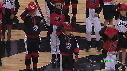 Τα πιτσιρίκια που έκλεψαν την παράσταση στο Ράπτορς-Γουόριορς! (video)