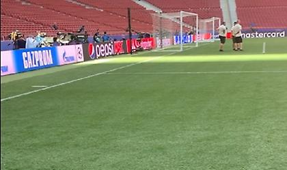 Εντατικές εργασίες για το χορτάρι στο Wanda Metropolitano (vid)