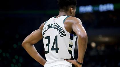 Αντετοκούνμπο: «Πρέπει να βελτιώσω τις δεξιότητές μου και να σκέφτομαι σαν κοντός»