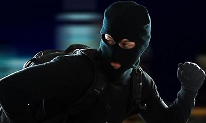 Χαροπαλεύει διαρρήκτης που έπεσε από ταράτσα πολυκατοικίας σε Αμπελόκηπους