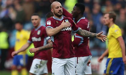 Οκτώ αποχωρήσεις από την Άστον Βίλα