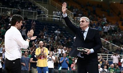 Τίμησε τον Πεδουλάκη ο Γιαννακόπουλος (video)