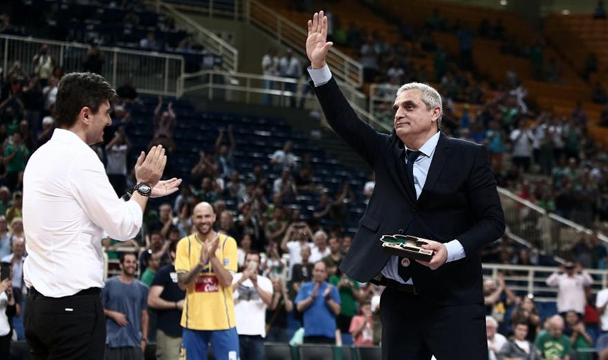 Τίμησε τον Πεδουλάκη ο Γιαννακόπουλος (video)