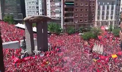 Ανατριχιαστικό βίντεο: Χιλιάδες φίλοι της Λίβερπουλ τραγουδούν «You’ll Never Walk Alone» στη Μαδρίτη