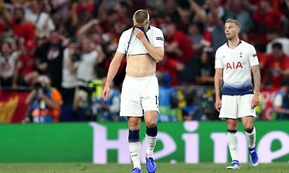 Απαρηγόρητοι οι παίκτες της Τότεναμ (video)