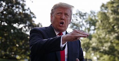 Τραμπ: Πάρτε μαζί στις διαπραγματεύσεις τον Φάρατζ, μην πληρώσετε το Brexit