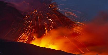 Η Αίτνα ξύπνησε: Σε διαδικασία «ενεργής εκτόξευσης» το ηφαίστειο (video)