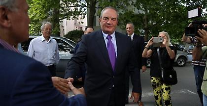 Στο 383ο εκλογικό τμήμα ψήφισε ο πρώην πρωθυπουργός Κώστας Καραμανλής