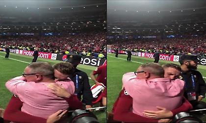 Συγκλονιστική στιγμή: Ο Χέντερσον ξεσπάει σε κλάματα στην αγκαλιά του πατέρα του! (video)