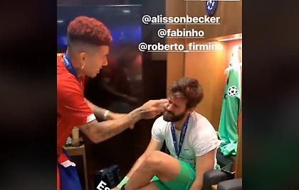 Το πάρτι στα αποδυτήρια της Λίβερπουλ για το ευρωπαϊκό! (vid)