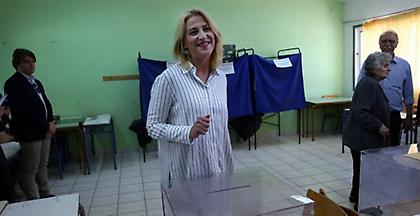 Δούρου: «Διαπιστώνω σημαντική αποχή, ελάτε στις κάλπες»