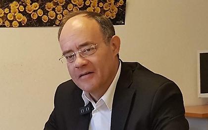 Χίος: Ιερέας πέταξε κέρματα σε βουλευτή