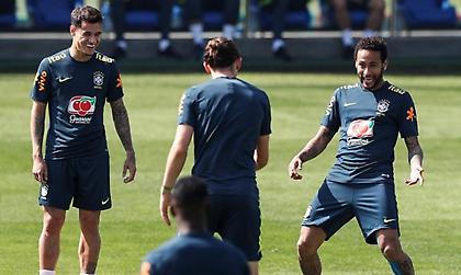 Πουλάει Καβάνι και Μενιέ για τον... Κουτίνιο η Παρί