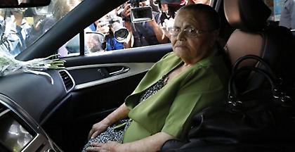 Μάνα είναι μόνο μια: Με ταπεράκια φαγητό η μητέρα του Ελ- Τσάπο στις φυλακές