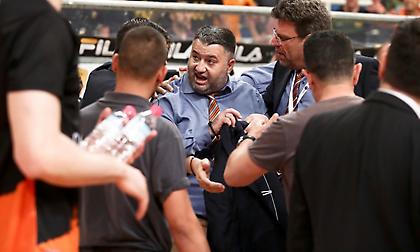 Αποδοκίμασαν τον Γιατρά οι φίλοι της ΑΕΚ