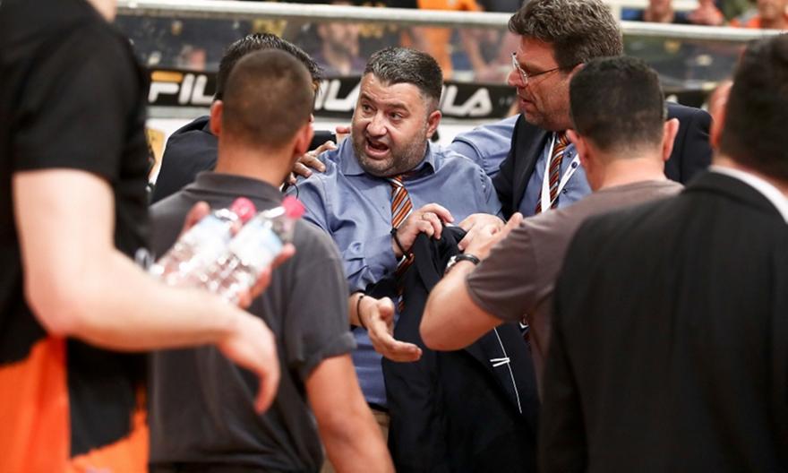 Αποδοκίμασαν τον Γιατρά οι φίλοι της ΑΕΚ