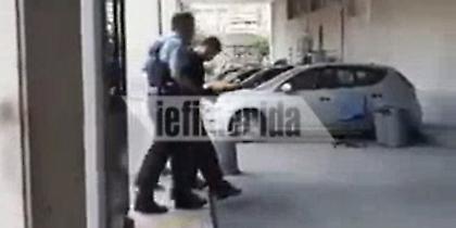 Η μεταγωγή του δεύτερου δραπέτη στη ΓΑΔΑ-Αναζητούνται οι άλλοι δύο επικίνδυνοι κακοποιοί