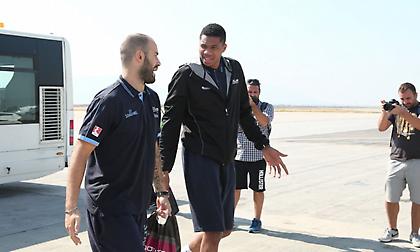 Έστειλε φανέλα στον Σπανούλη ο Αντετοκούνμπο (pic)