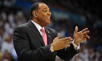 Βοηθός στον πάγκο των Λέικερς ο Χόλινς