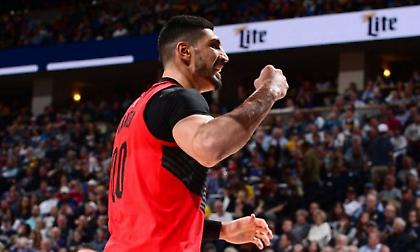 Καντέρ: Η αγάπη για τα μπέργκερ δεν κρύβεται! (video)