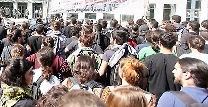 Ντου φοιτητών στο ΑΧΕΠΑ όπου συνεδρίαζαν αντιπρυτάνεις του ΑΠΘ