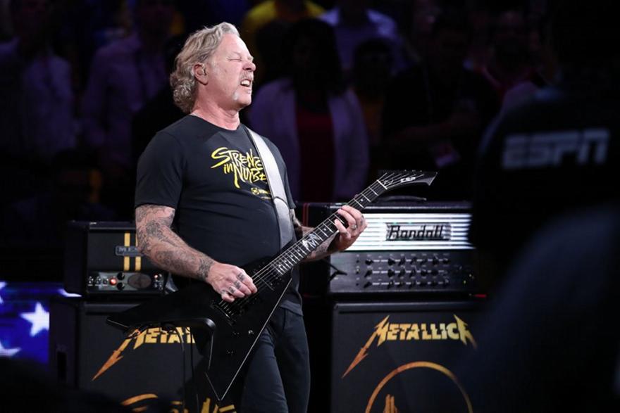 Οι Metallica έπαιξαν τον ύμνο των ΗΠΑ πριν τον τρίτο τελικό (video)