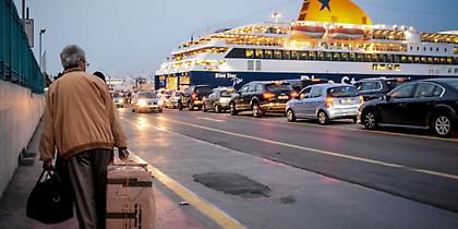 Ηλικιωμένη βρέθηκε αναίσθητη στο λιμάνι του Πειραιά