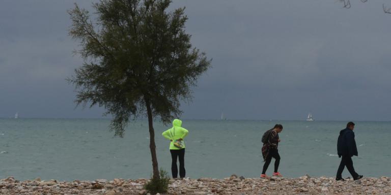 Στο ίδιο μοτίβο ο καιρός – Άνοδος θερμοκρασίας με βροχές