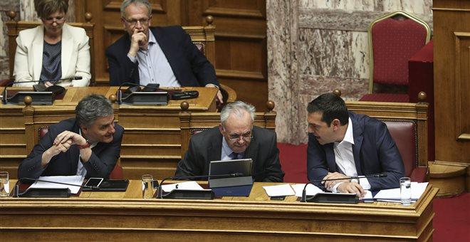 Μικρή μείωση των χρεών του κράτους προς τον ιδιωτικό τομέα